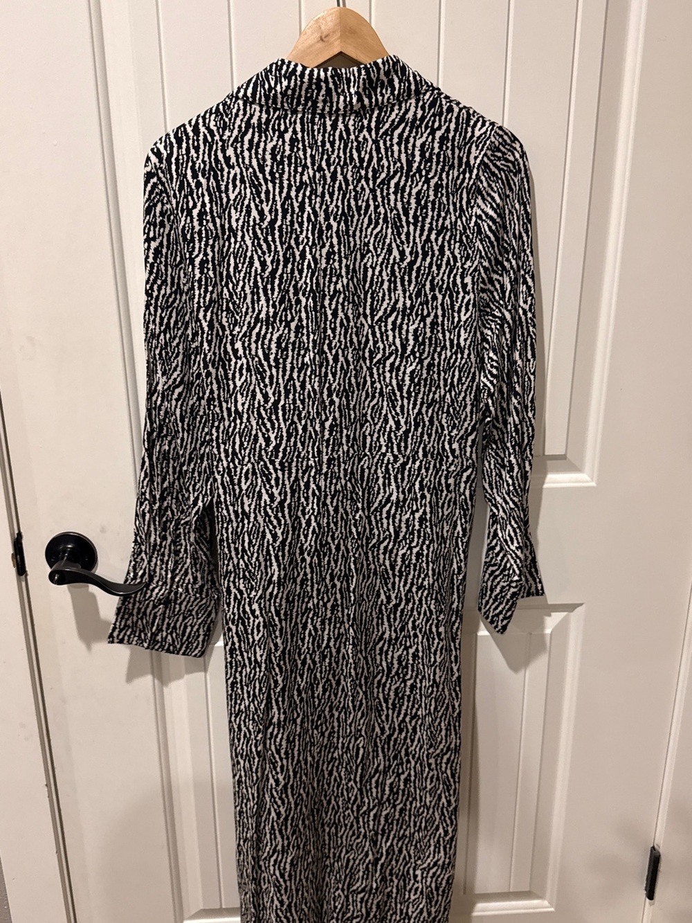 H&M Black and White Printed Long Sleeve Wrap Dress - Picture 2 of 3